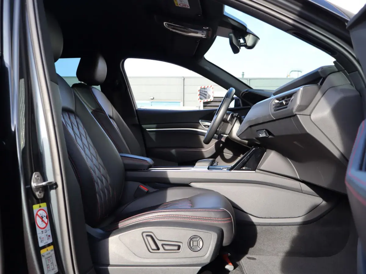 55 408pk quattro Advanced edition 95 kWh | SoH 94% | 21" Velgen | Leder | Achteruitrijcamera | Luchtvering | Voorstoelen Verwarmd