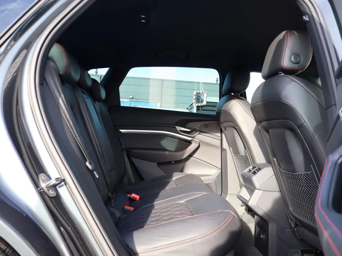 55 408pk quattro Advanced edition 95 kWh | SoH 94% | 21" Velgen | Leder | Achteruitrijcamera | Luchtvering | Voorstoelen Verwarmd