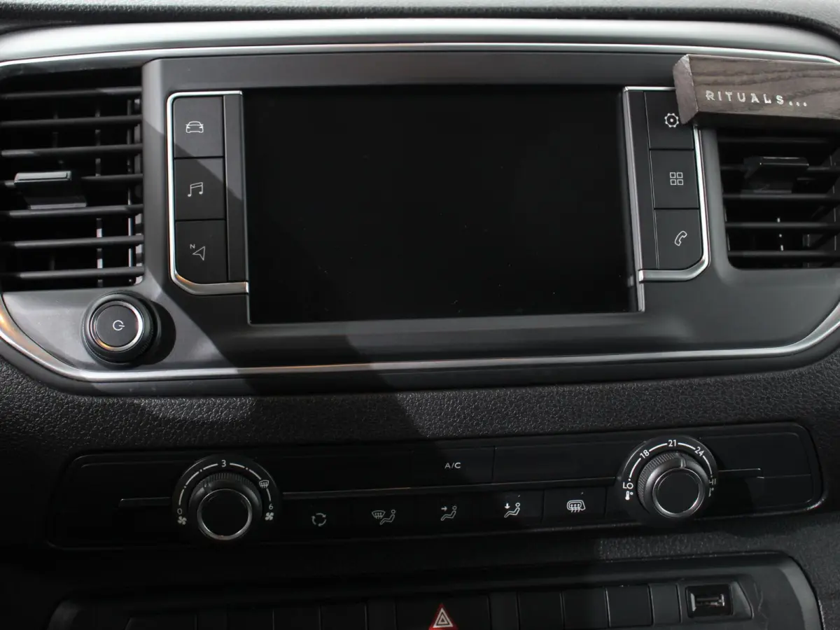 2.0 180PK Long Premium Dubbele Cabine Automaat Navigatie Apple Carplay/Android Auto Airco Bluetooth Trekhaak Betimmering