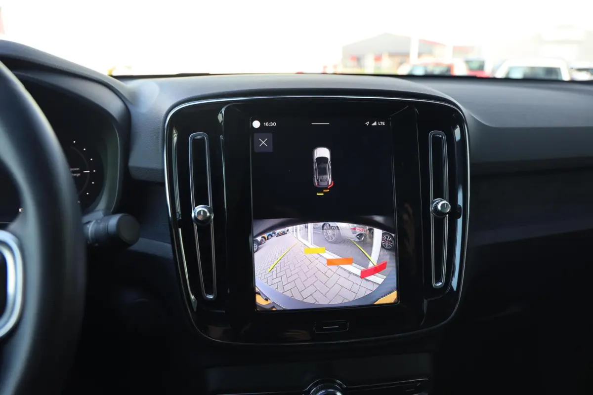 Recharge Core 69 kWh|Camera|Panoramadak|Carplay|Navi|