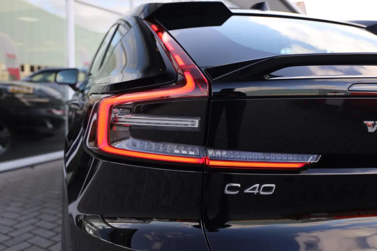 Recharge Core 69 kWh|Camera|Panoramadak|Carplay|Navi|