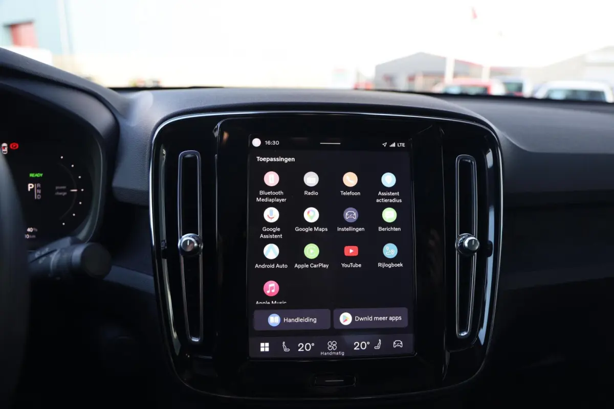 Recharge Core 69 kWh|Camera|Panoramadak|Carplay|Navi|