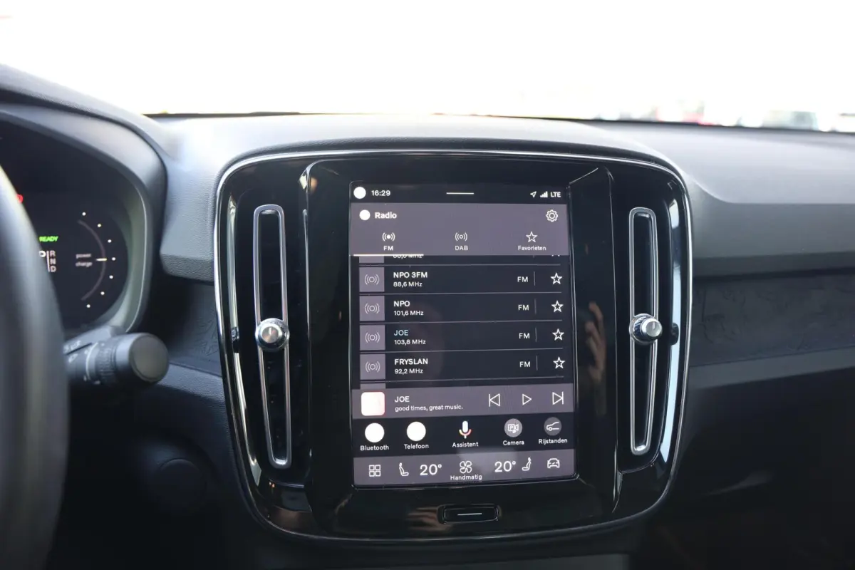 Recharge Core 69 kWh|Camera|Panoramadak|Carplay|Navi|
