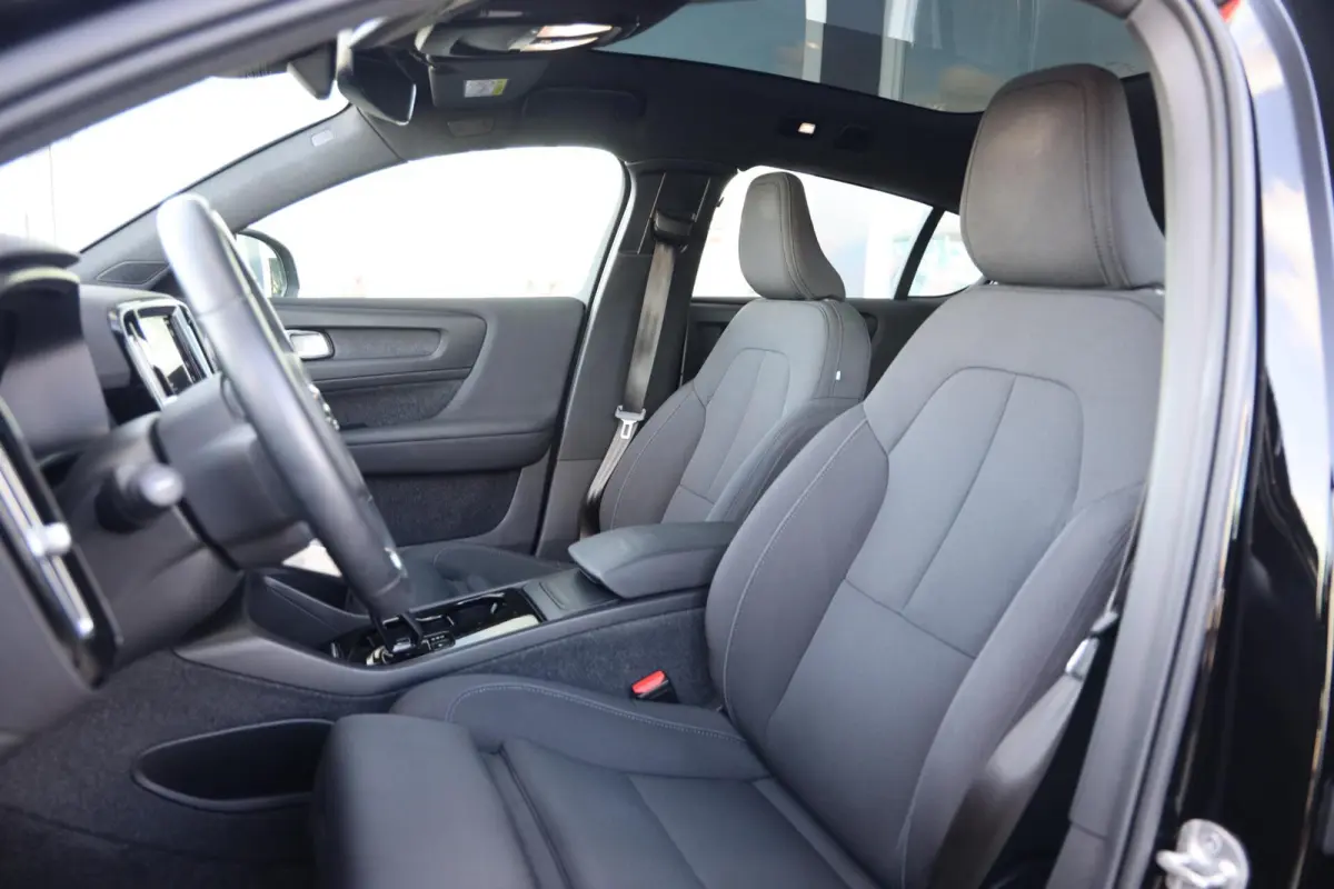 Recharge Core 69 kWh|Camera|Panoramadak|Carplay|Navi|