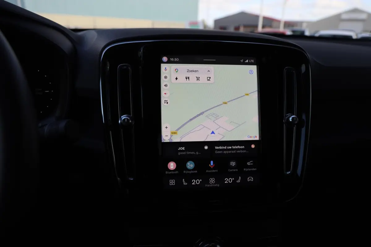 Recharge Core 69 kWh|Camera|Panoramadak|Carplay|Navi|