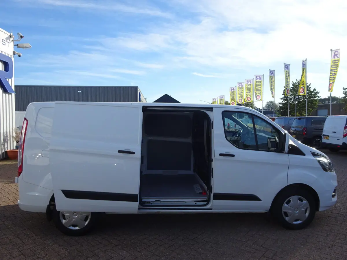 300 2.0 TDCI L2H1 Trend AUTOMAAT 3 ZITTER GROOT SCHERM