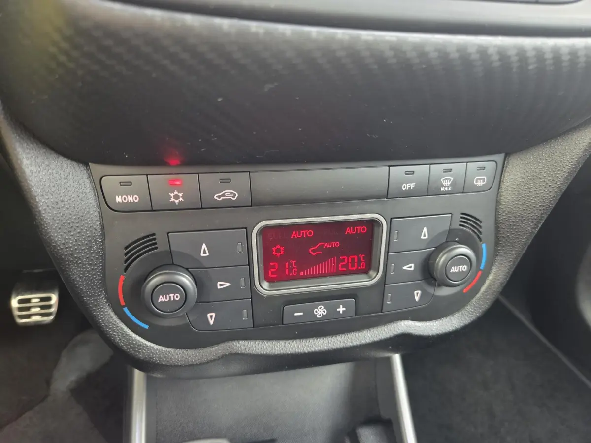 0.9 TwinAir ECO Super / Cruise control / Dab / Hill hold / Parkeersensor achter