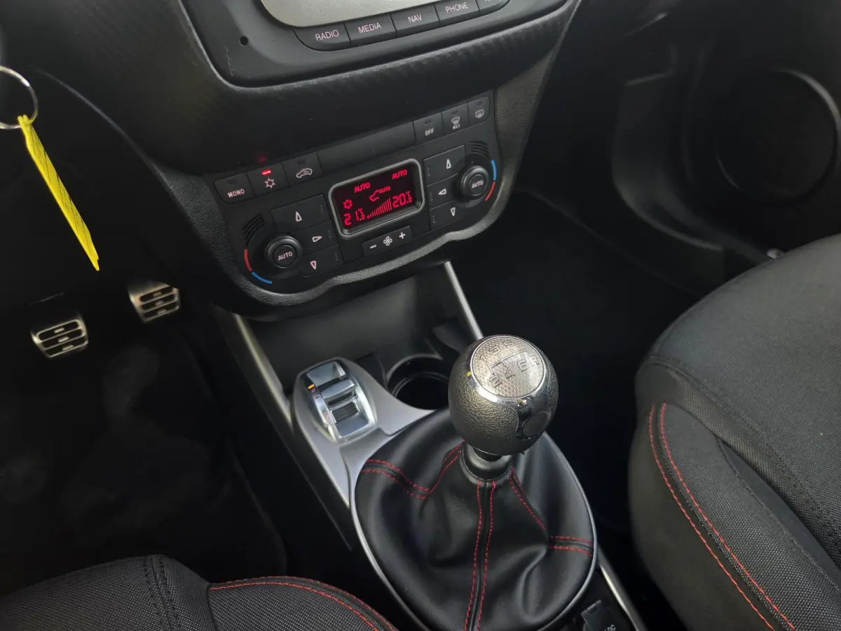 0.9 TwinAir ECO Super / Cruise control / Dab / Hill hold / Parkeersensor achter