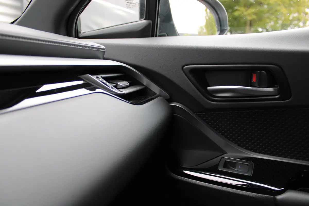2.0 Hybrid GR-Sport