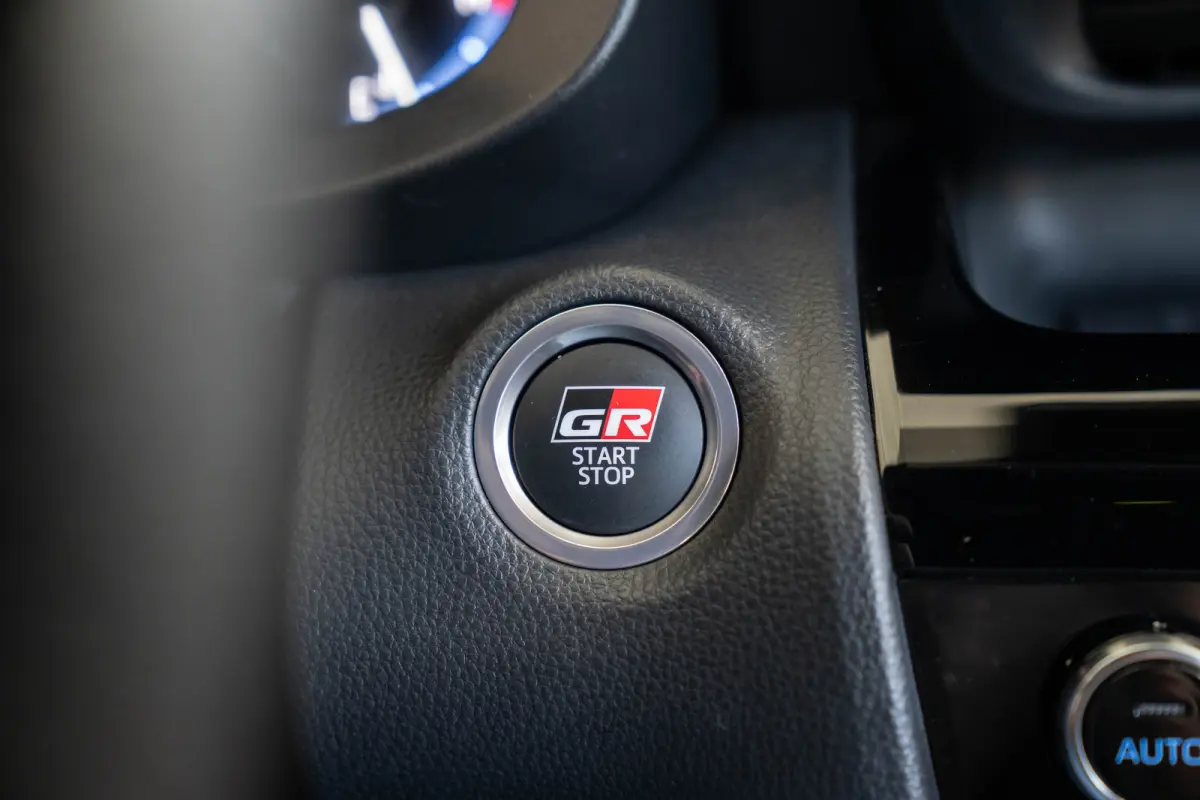1.5 Hybrid GR Sport | Trekhaak | Alcantara | Stoel & Stuurverwarming | Navigatie | Camera | Apple Carplay & Android Auto |