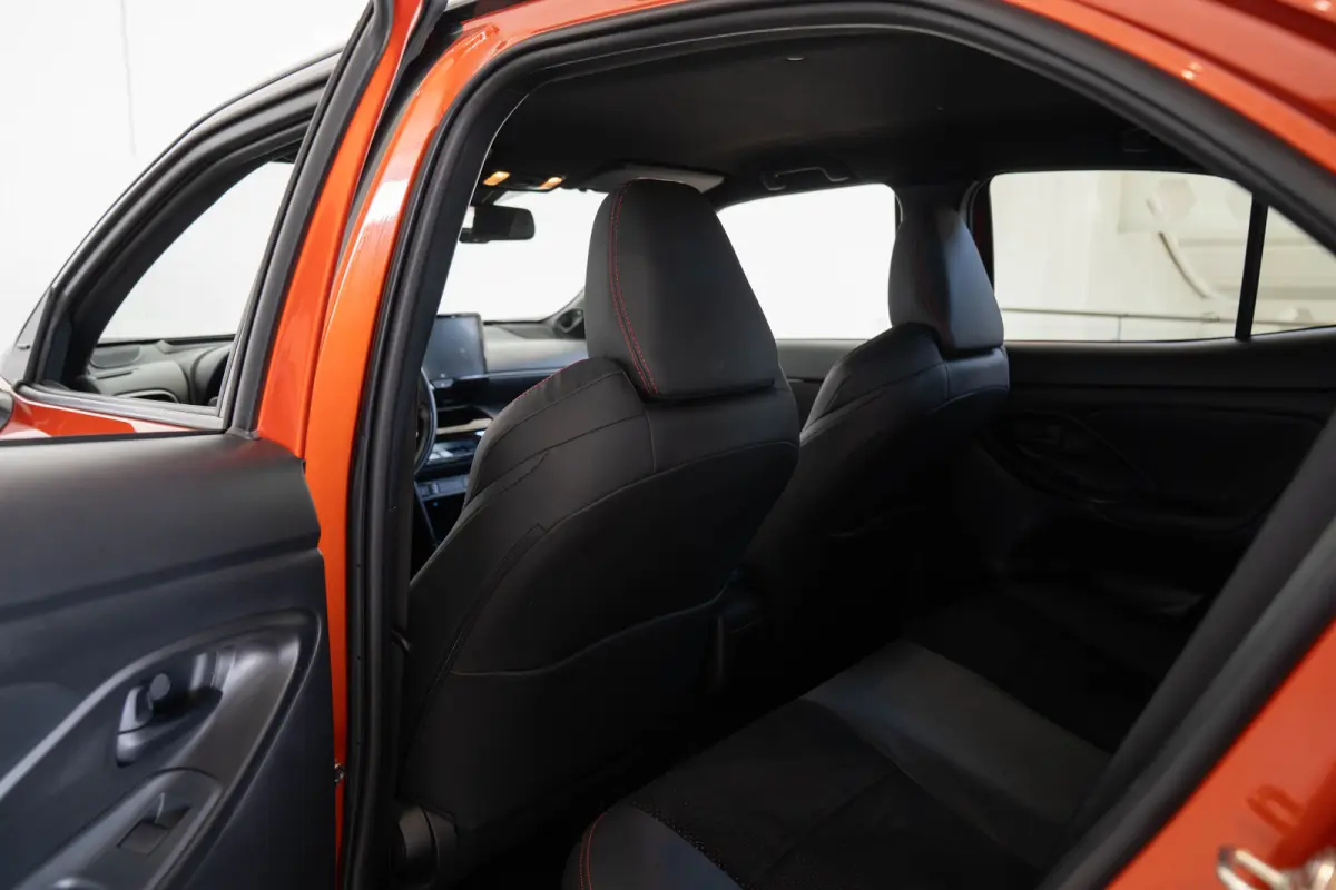 1.5 Hybrid GR Sport | Trekhaak | Alcantara | Stoel & Stuurverwarming | Navigatie | Camera | Apple Carplay & Android Auto |