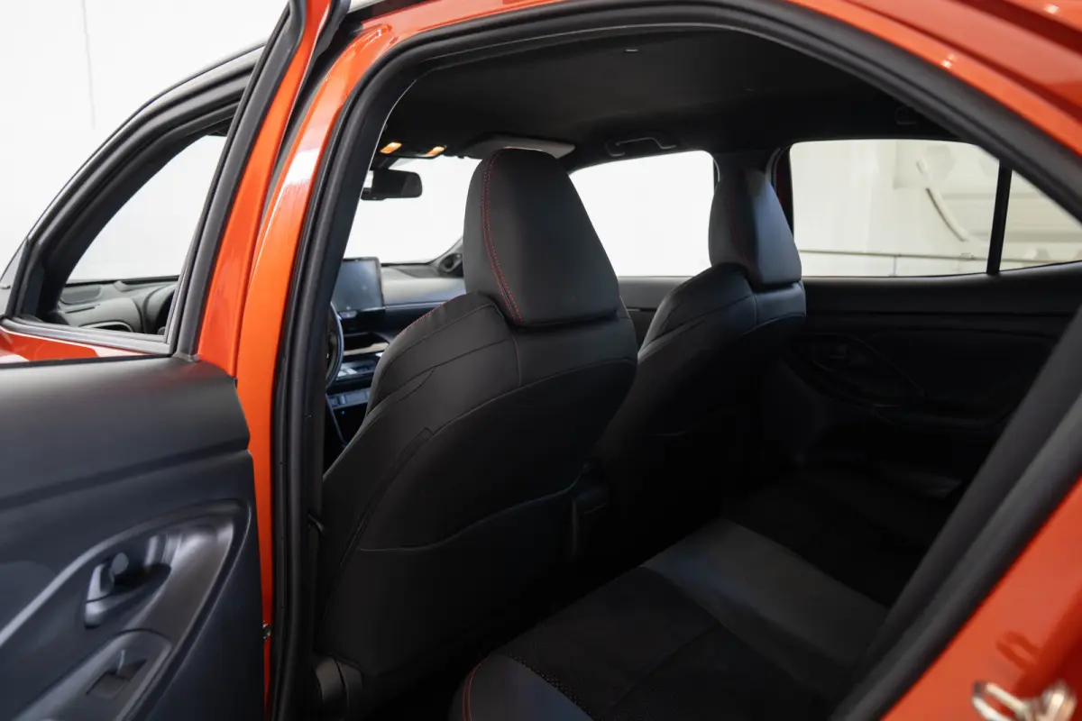 1.5 Hybrid GR Sport | Trekhaak | Alcantara | Stoel & Stuurverwarming | Navigatie | Camera | Apple Carplay & Android Auto |