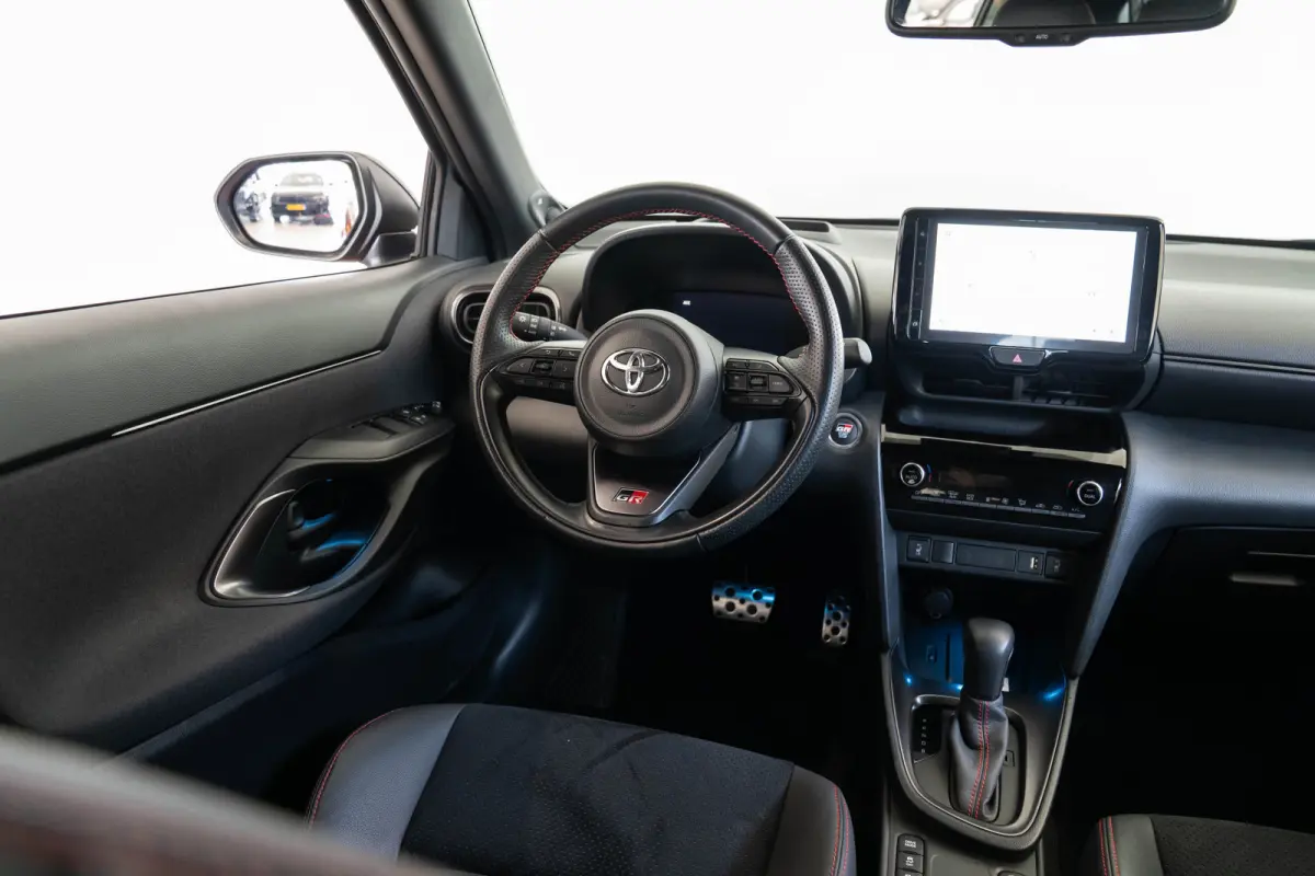 1.5 Hybrid GR Sport | Trekhaak | Alcantara | Stoel & Stuurverwarming | Navigatie | Camera | Apple Carplay & Android Auto |