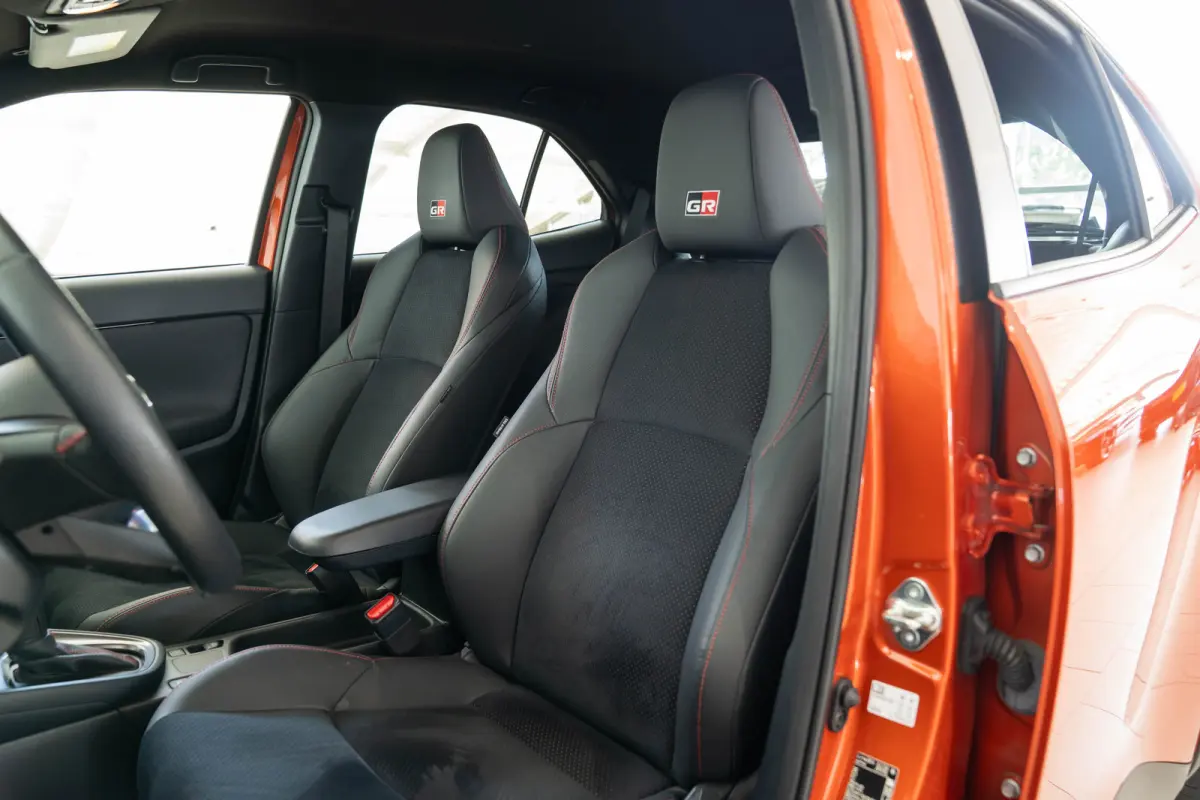 1.5 Hybrid GR Sport | Trekhaak | Alcantara | Stoel & Stuurverwarming | Navigatie | Camera | Apple Carplay & Android Auto |