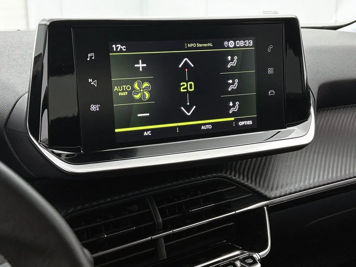 SUV Allure Pack 130pk | Navigatie via Apple Carplay / Android Auto | Achteruitrijcamera | 3D Cockpit | Climate Control | Cruise Control | Led koplampen | Parkeersensoren | Keyless start | Bl