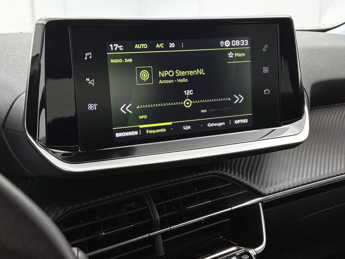 SUV Allure Pack 130pk | Navigatie via Apple Carplay / Android Auto | Achteruitrijcamera | 3D Cockpit | Climate Control | Cruise Control | Led koplampen | Parkeersensoren | Keyless start | Bl
