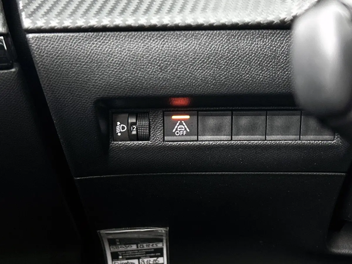 SUV Allure Pack 130pk | Navigatie via Apple Carplay / Android Auto | Achteruitrijcamera | 3D Cockpit | Climate Control | Cruise Control | Led koplampen | Parkeersensoren | Keyless start | Bl