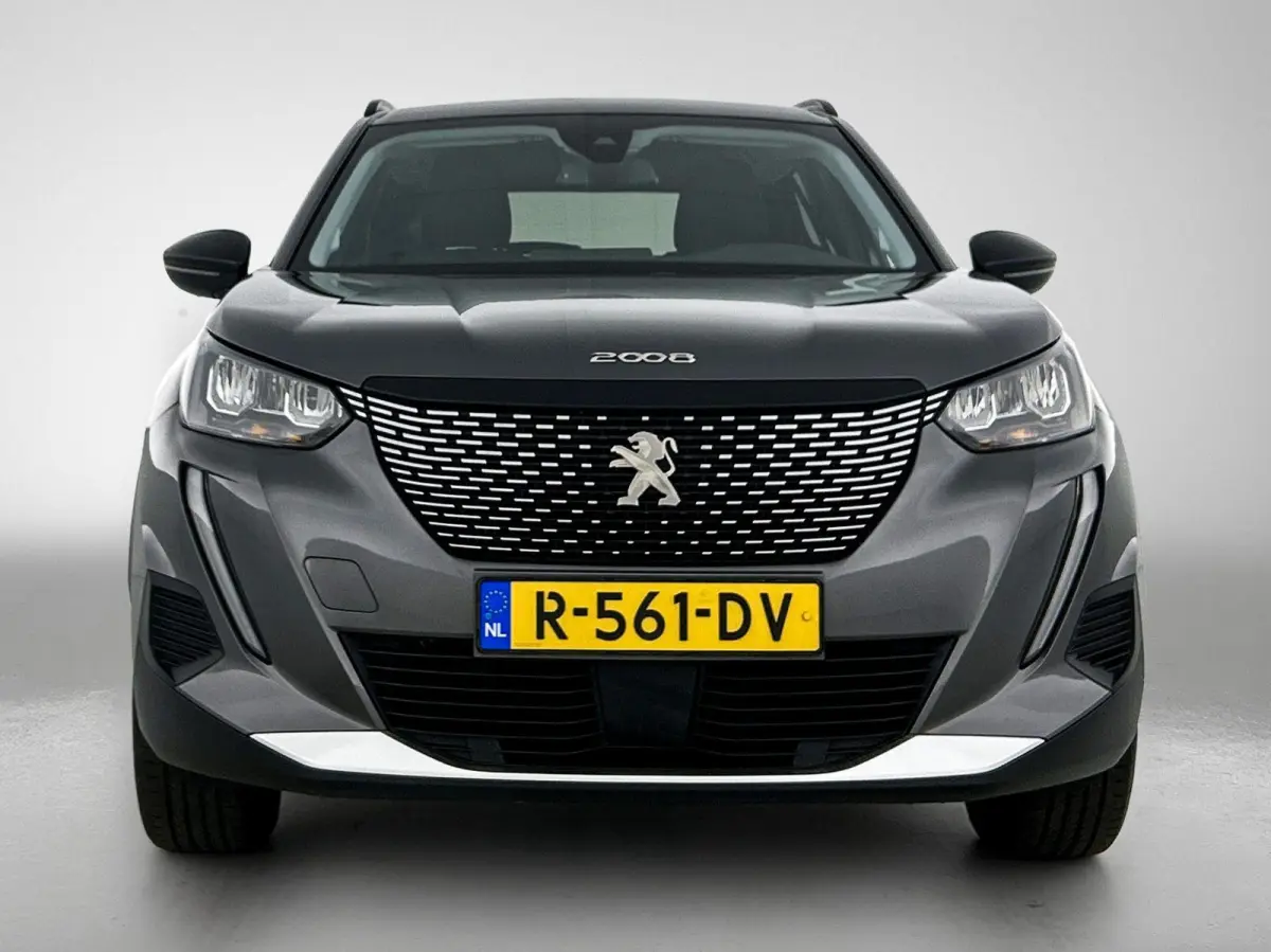 SUV Allure Pack 130pk | Navigatie via Apple Carplay / Android Auto | Achteruitrijcamera | 3D Cockpit | Climate Control | Cruise Control | Led koplampen | Parkeersensoren | Keyless start | Bl