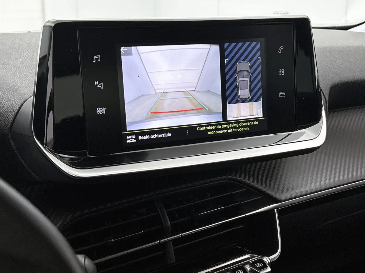 SUV Allure Pack 130pk | Navigatie via Apple Carplay / Android Auto | Achteruitrijcamera | 3D Cockpit | Climate Control | Cruise Control | Led koplampen | Parkeersensoren | Keyless start | Bl