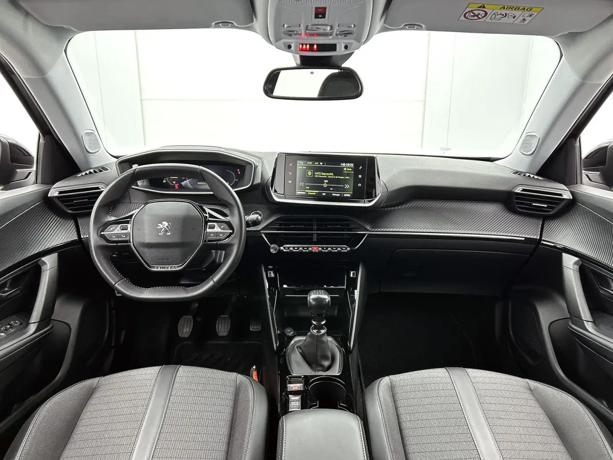 SUV Allure Pack 130pk | Navigatie via Apple Carplay / Android Auto | Achteruitrijcamera | 3D Cockpit | Climate Control | Cruise Control | Led koplampen | Parkeersensoren | Keyless start | Bl
