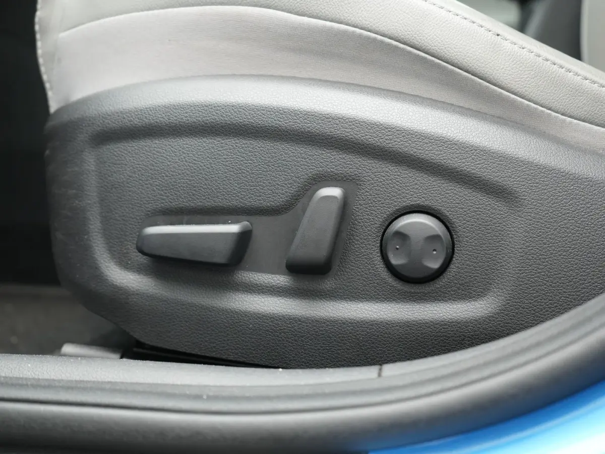 1.4 T-GDI Premium 141pk | Panodak | Adaptive Cruise | Camera | Lederen Sportstoelen Memory & Ventilatie | Keyless | BLIS | Stoelen & Stuur Verwarmd | LED Koplampen | Navigatie | DAB |