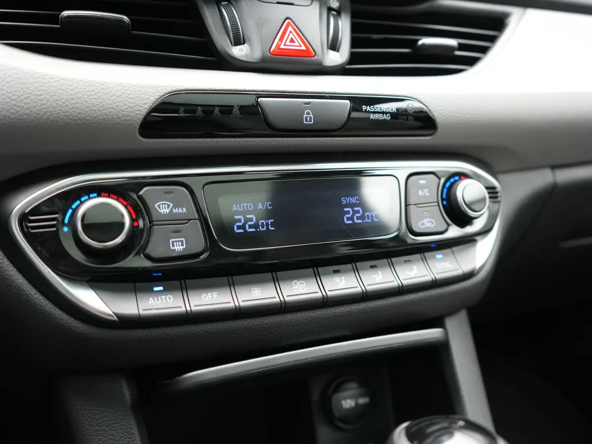 1.4 T-GDI Premium 141pk | Panodak | Adaptive Cruise | Camera | Lederen Sportstoelen Memory & Ventilatie | Keyless | BLIS | Stoelen & Stuur Verwarmd | LED Koplampen | Navigatie | DAB |