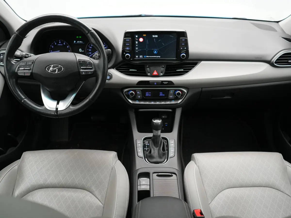 1.4 T-GDI Premium 141pk | Panodak | Adaptive Cruise | Camera | Lederen Sportstoelen Memory & Ventilatie | Keyless | BLIS | Stoelen & Stuur Verwarmd | LED Koplampen | Navigatie | DAB |