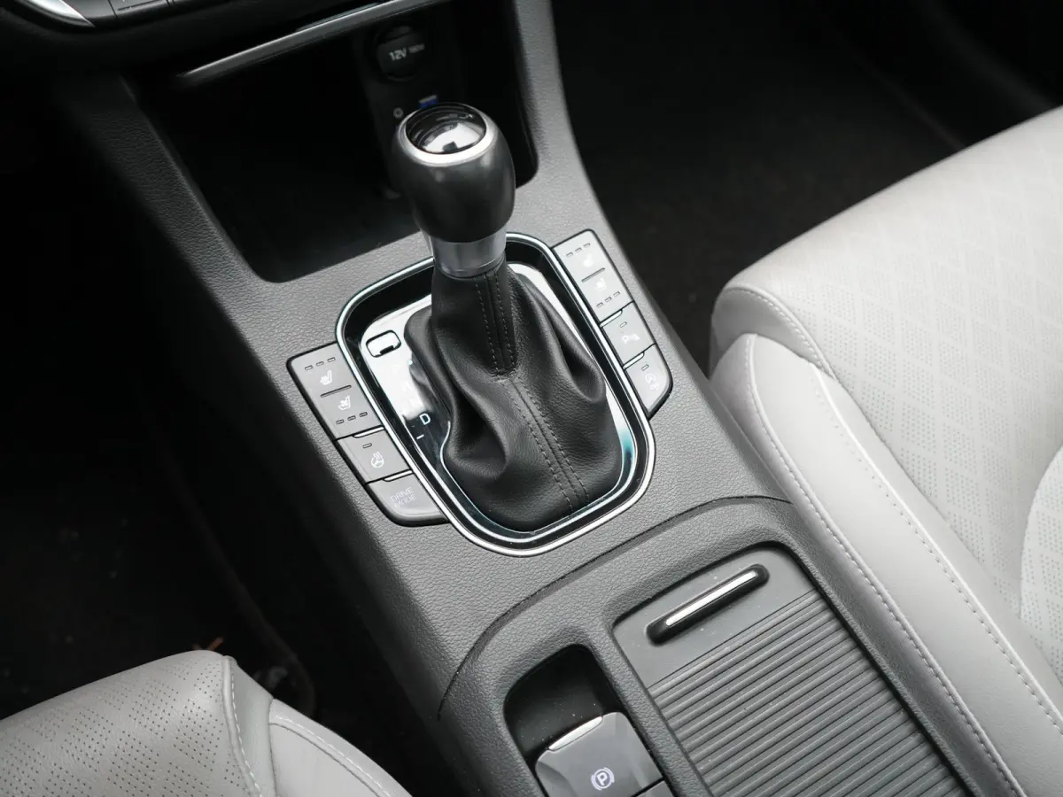 1.4 T-GDI Premium 141pk | Panodak | Adaptive Cruise | Camera | Lederen Sportstoelen Memory & Ventilatie | Keyless | BLIS | Stoelen & Stuur Verwarmd | LED Koplampen | Navigatie | DAB |