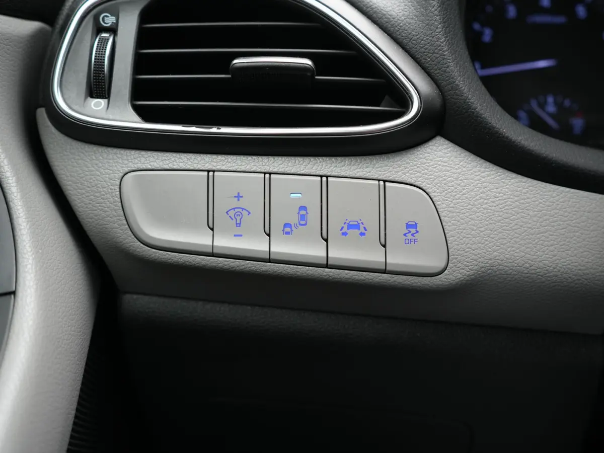 1.4 T-GDI Premium 141pk | Panodak | Adaptive Cruise | Camera | Lederen Sportstoelen Memory & Ventilatie | Keyless | BLIS | Stoelen & Stuur Verwarmd | LED Koplampen | Navigatie | DAB |