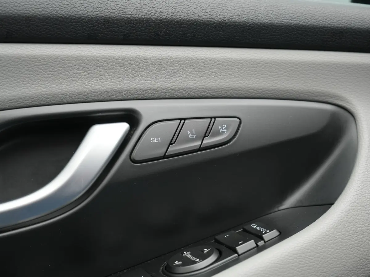 1.4 T-GDI Premium 141pk | Panodak | Adaptive Cruise | Camera | Lederen Sportstoelen Memory & Ventilatie | Keyless | BLIS | Stoelen & Stuur Verwarmd | LED Koplampen | Navigatie | DAB |