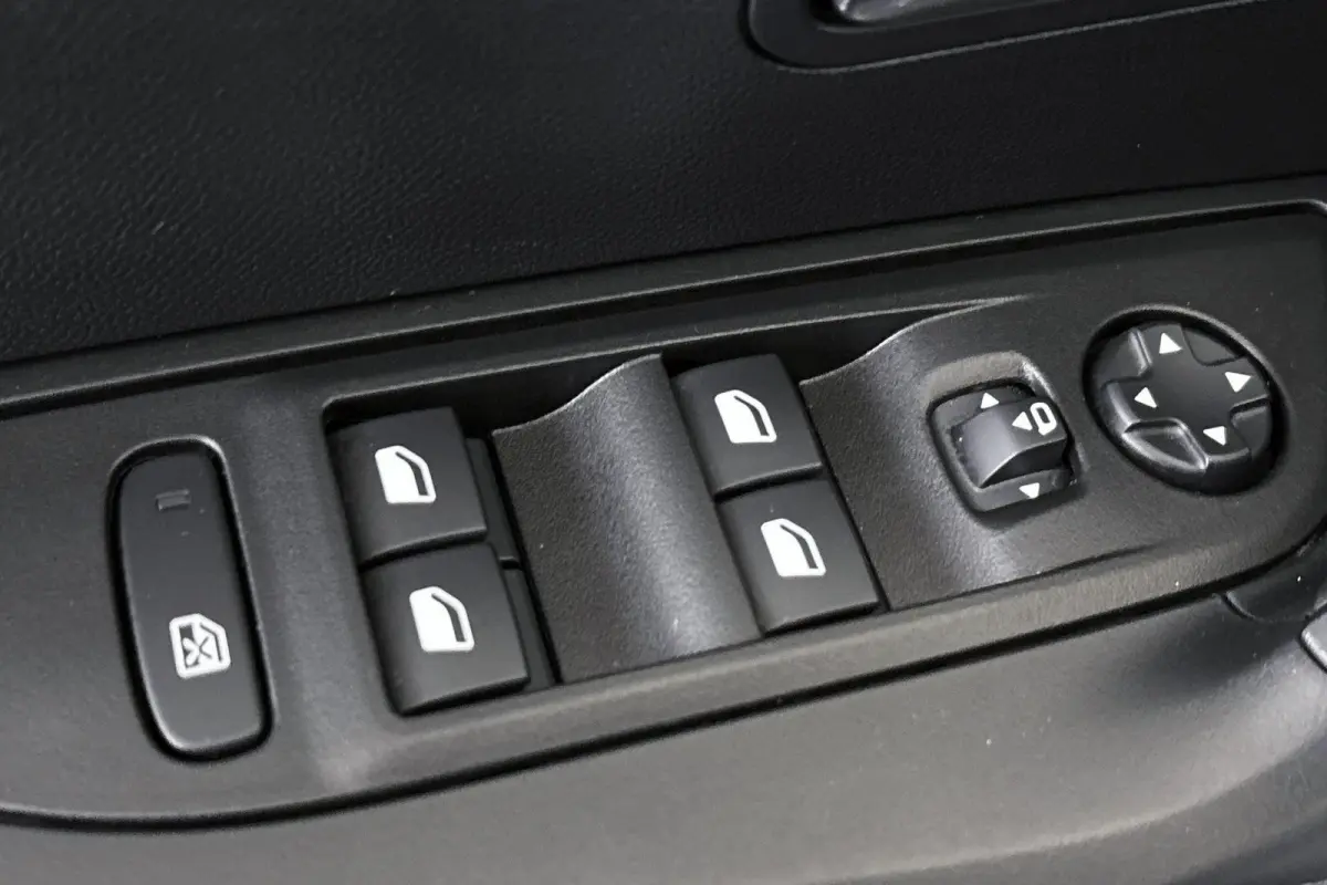EV Allure 50 kWh Keyless Apple CarPlay 17"