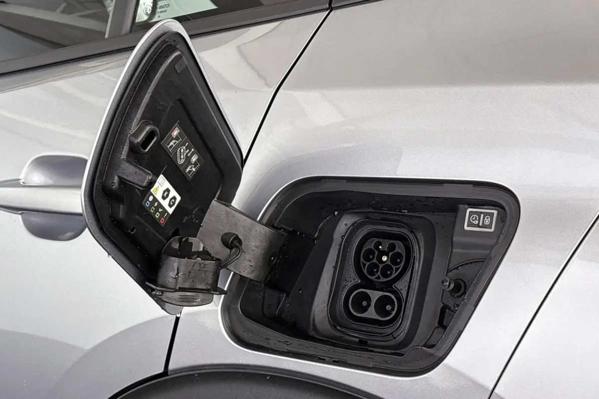 EV Allure 50 kWh Keyless Apple CarPlay 17"