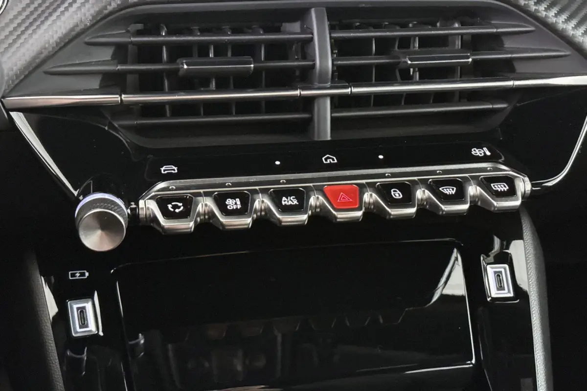 EV Allure 50 kWh Keyless Apple CarPlay 17"