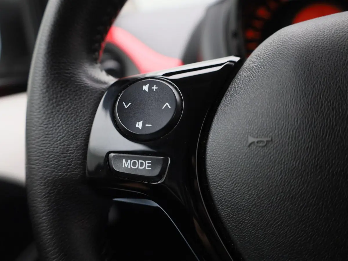 1.0 e-VTi Envy | AIRCONDITIONING | 5 DEURS | LICHTMETALEN VELGEN | CRUISE CONTROL