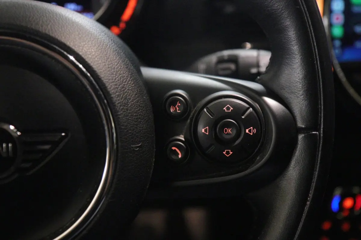 2.0 Cooper S Chili Serious Business / PANO/H-K/CARPLAY/KEYLESS/VOL