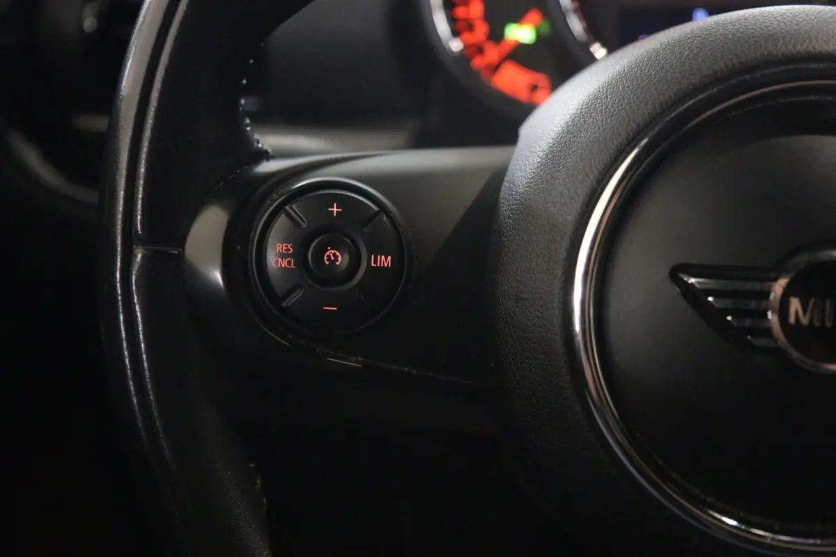 2.0 Cooper S Chili Serious Business / PANO/H-K/CARPLAY/KEYLESS/VOL