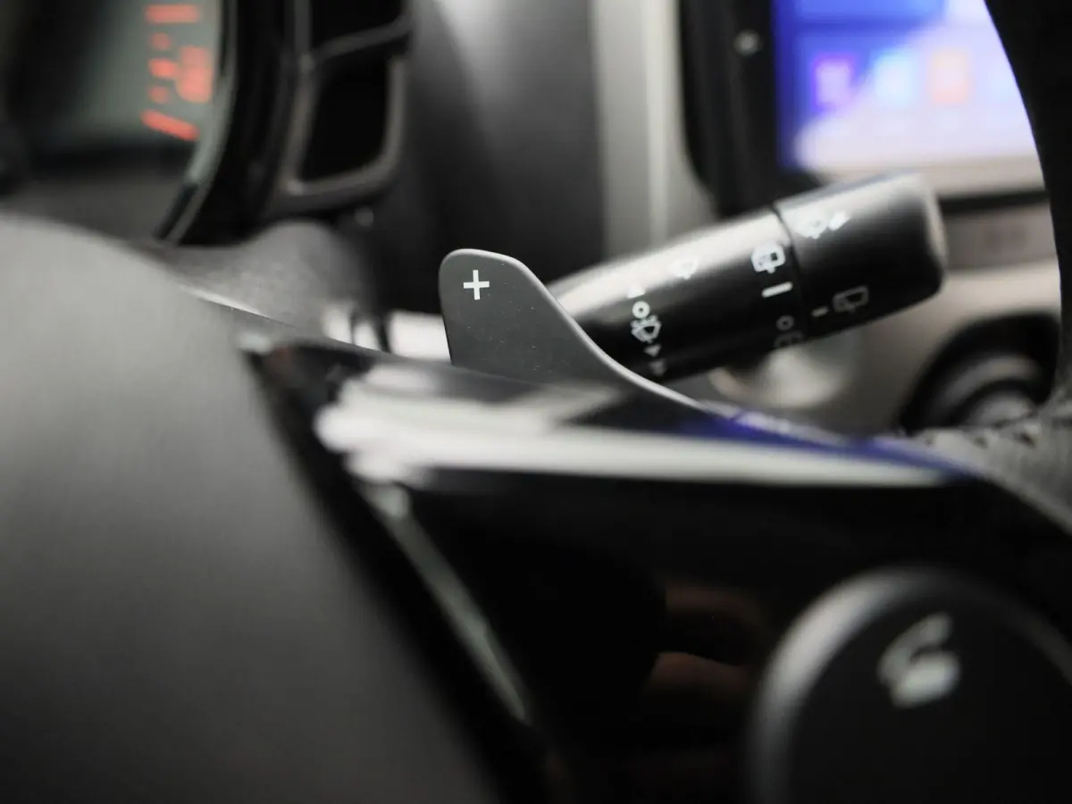 1.0 VTi Active | AUTOMAAT | AIRCONDITIONING | APPLE CARPLAY / ANDROID AUTO | LICHTMETALEN VELGEN | CAMERA