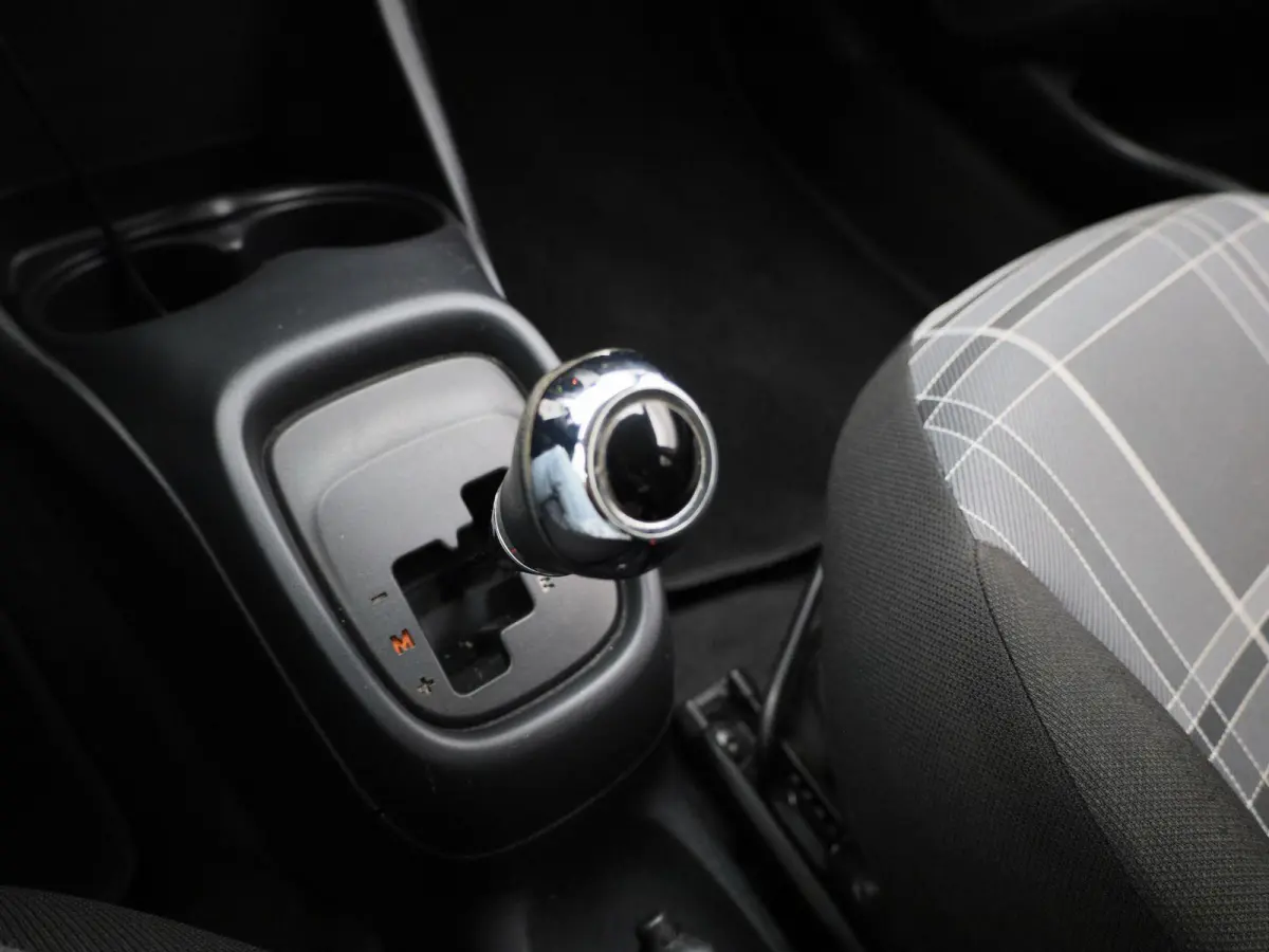 1.0 VTi Active | AUTOMAAT | AIRCONDITIONING | APPLE CARPLAY / ANDROID AUTO | LICHTMETALEN VELGEN | CAMERA