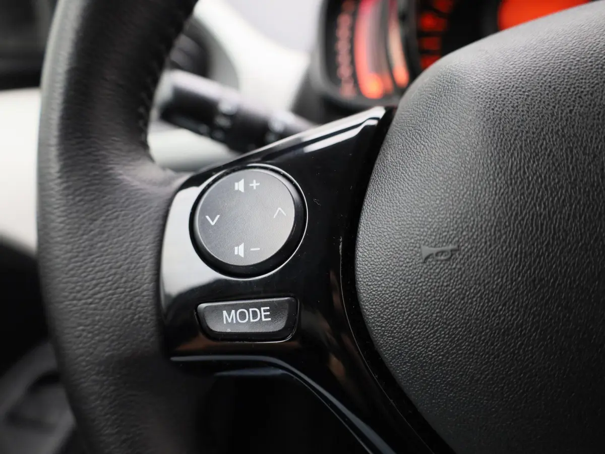 1.0 VTi Active | AUTOMAAT | AIRCONDITIONING | APPLE CARPLAY / ANDROID AUTO | LICHTMETALEN VELGEN | CAMERA