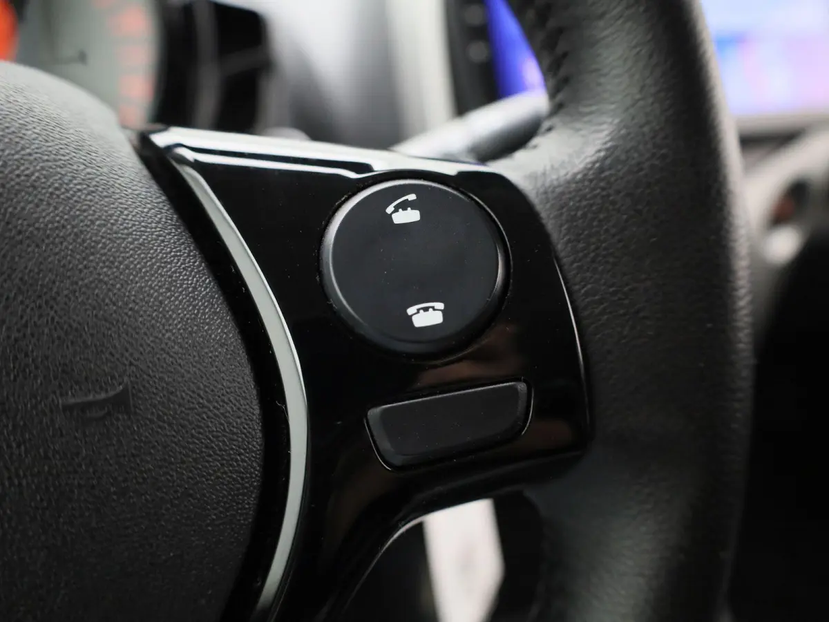 1.0 VTi Active | AUTOMAAT | AIRCONDITIONING | APPLE CARPLAY / ANDROID AUTO | LICHTMETALEN VELGEN | CAMERA