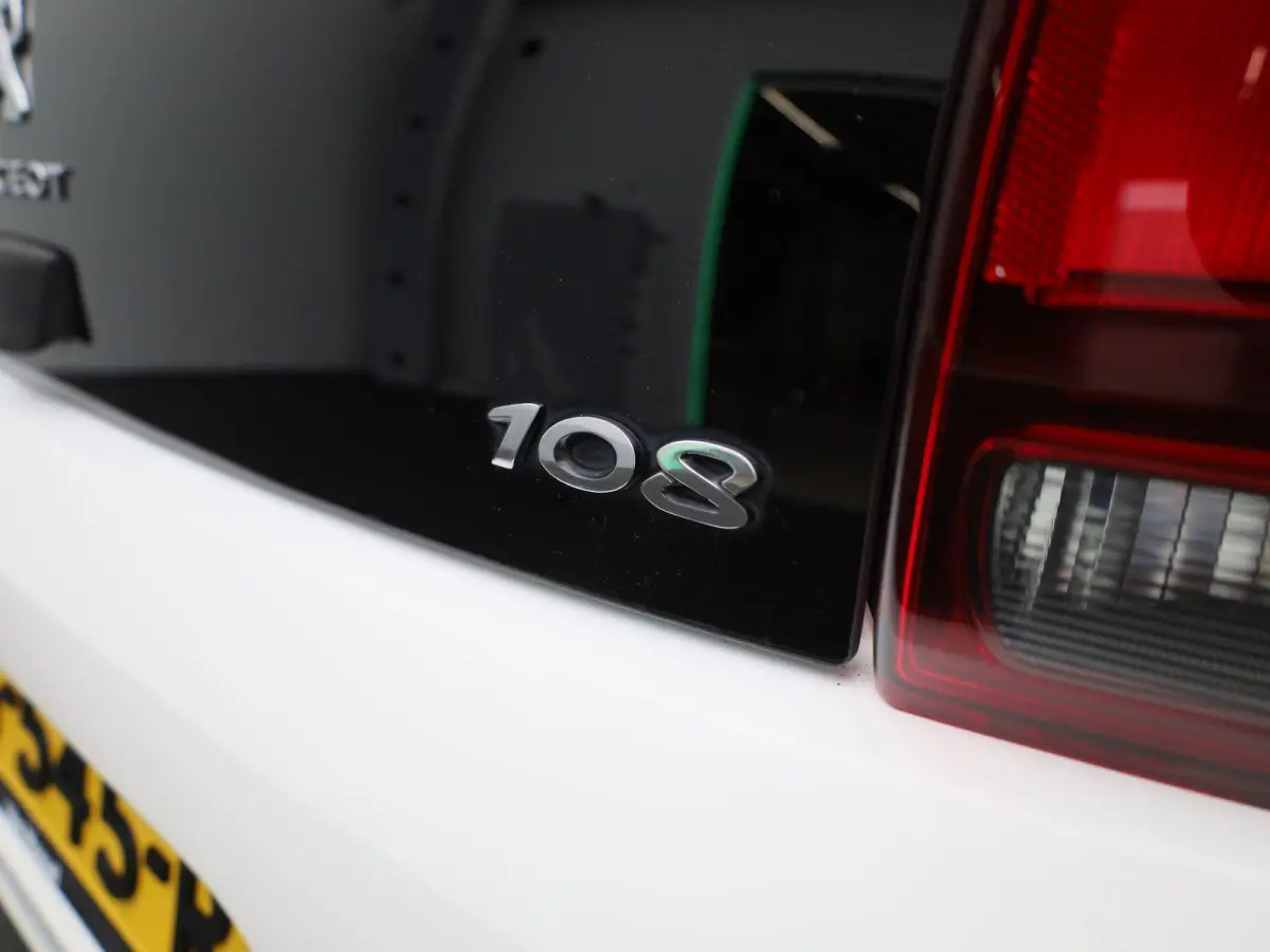1.0 VTi Active | AUTOMAAT | AIRCONDITIONING | APPLE CARPLAY / ANDROID AUTO | LICHTMETALEN VELGEN | CAMERA