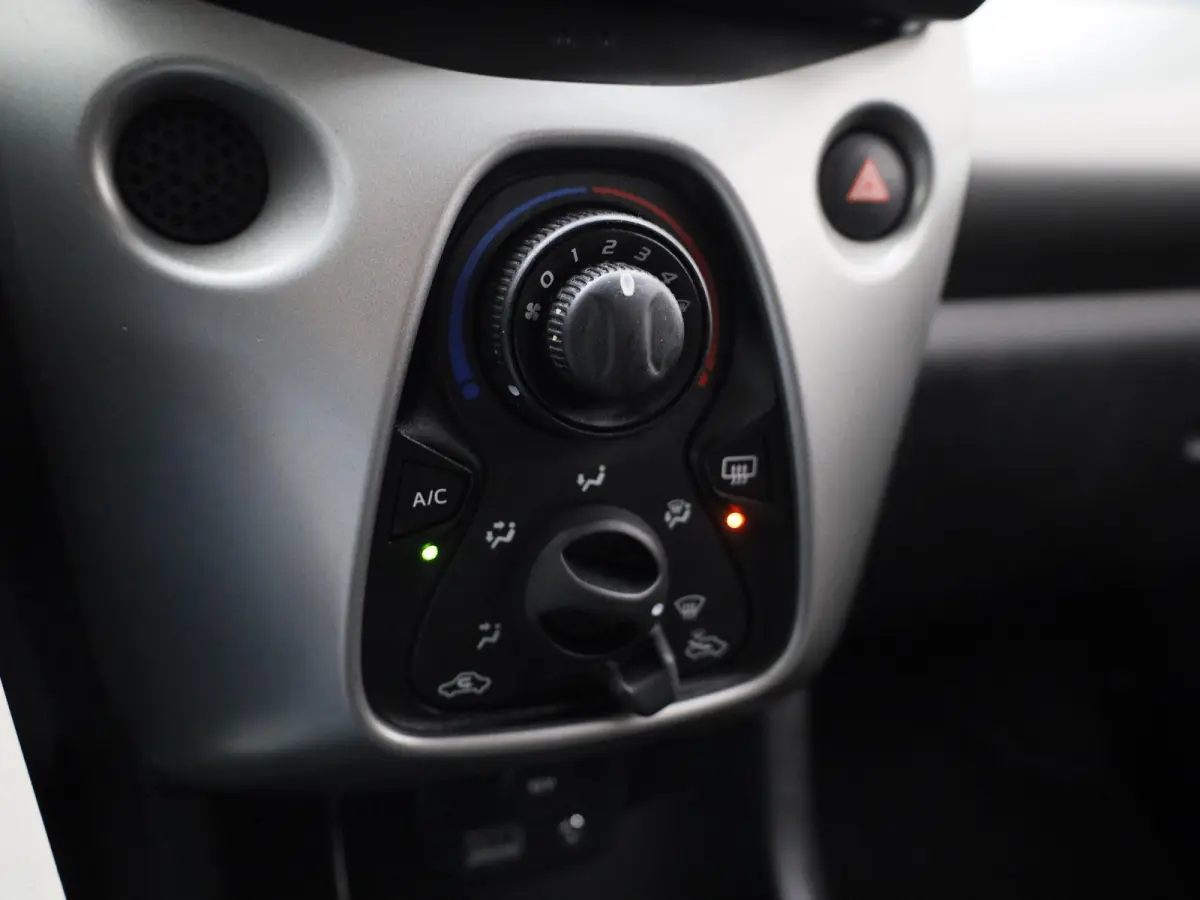 1.0 VTi Active | AUTOMAAT | AIRCONDITIONING | APPLE CARPLAY / ANDROID AUTO | LICHTMETALEN VELGEN | CAMERA