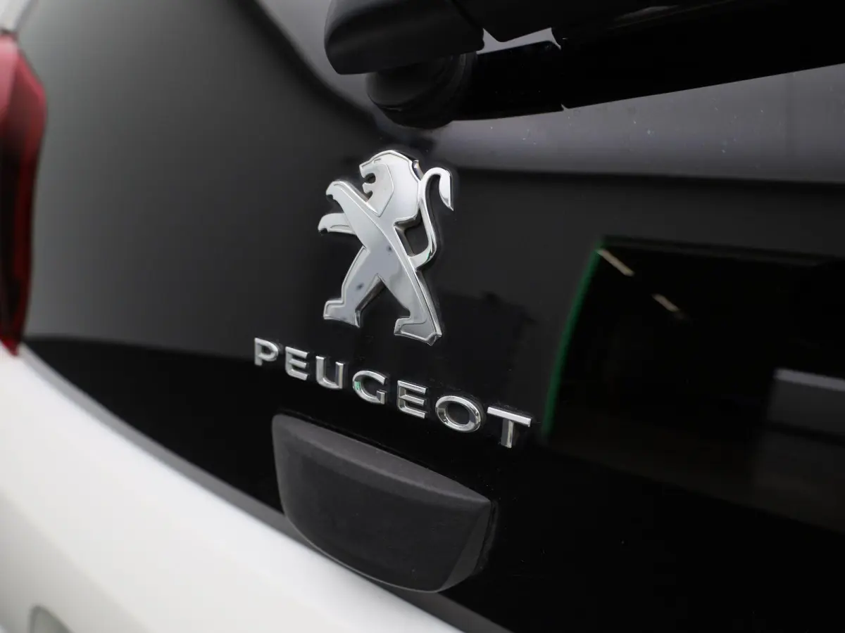 1.0 VTi Active | AUTOMAAT | AIRCONDITIONING | APPLE CARPLAY / ANDROID AUTO | LICHTMETALEN VELGEN | CAMERA