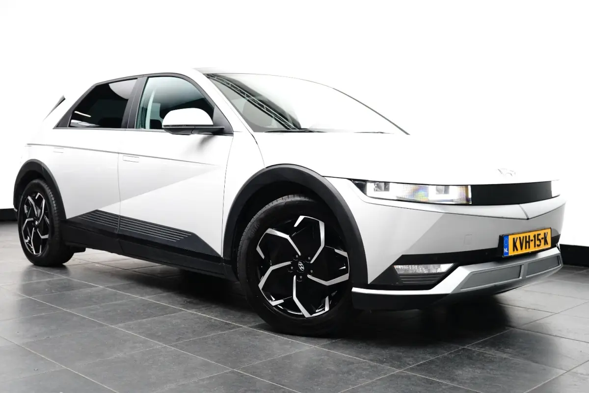 Connect 77,4 kWh | SOH 100% / Elektrische achterklep / Rondomzicht camera / Warmtepomp / Climate control / Stuur- Stoel & Achterbank verwarming / Adaptief cruise control / | Achteruitrijcame