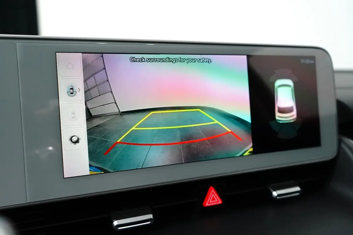 Connect 77,4 kWh | SOH 100% / Elektrische achterklep / Rondomzicht camera / Warmtepomp / Climate control / Stuur- Stoel & Achterbank verwarming / Adaptief cruise control / | Achteruitrijcame