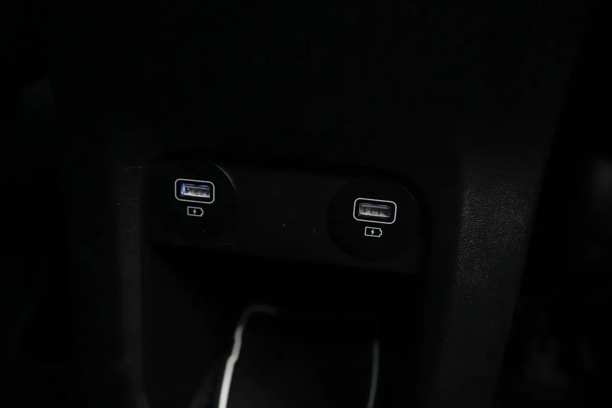 Connect 77,4 kWh | SOH 100% / Elektrische achterklep / Rondomzicht camera / Warmtepomp / Climate control / Stuur- Stoel & Achterbank verwarming / Adaptief cruise control / | Achteruitrijcame