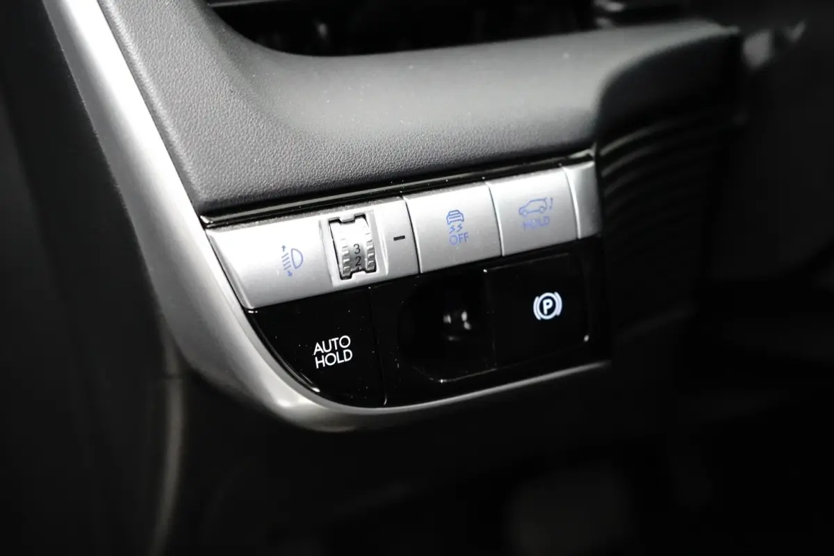 Connect 77,4 kWh | SOH 100% / Elektrische achterklep / Rondomzicht camera / Warmtepomp / Climate control / Stuur- Stoel & Achterbank verwarming / Adaptief cruise control / | Achteruitrijcame