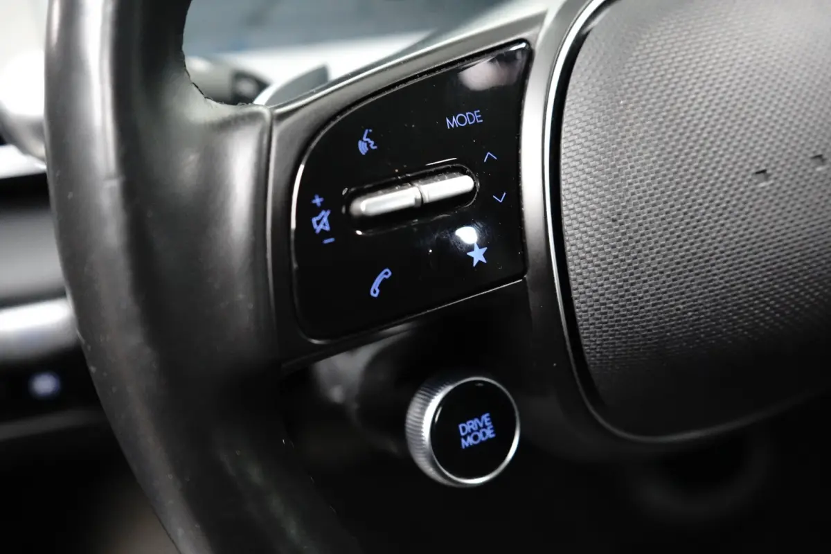 Connect 77,4 kWh | SOH 100% / Elektrische achterklep / Rondomzicht camera / Warmtepomp / Climate control / Stuur- Stoel & Achterbank verwarming / Adaptief cruise control / | Achteruitrijcame