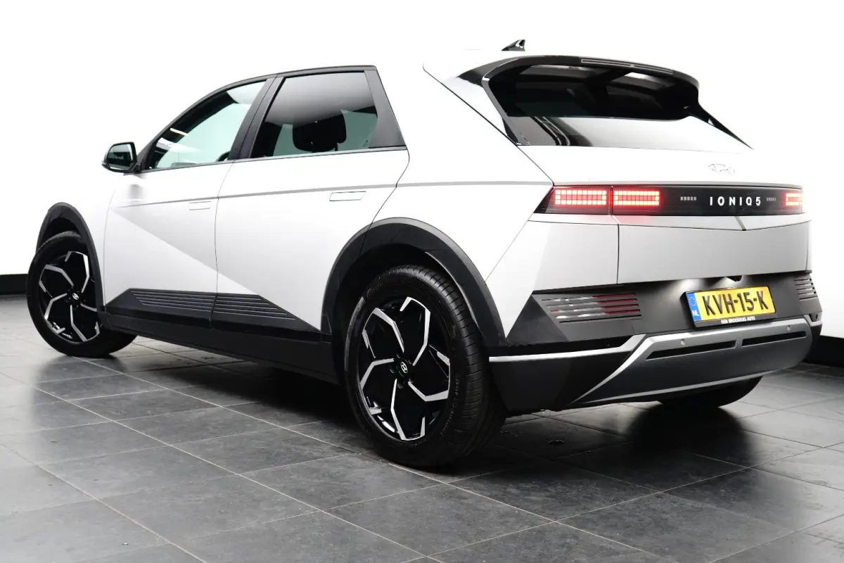 Connect 77,4 kWh | SOH 100% / Elektrische achterklep / Rondomzicht camera / Warmtepomp / Climate control / Stuur- Stoel & Achterbank verwarming / Adaptief cruise control / | Achteruitrijcame
