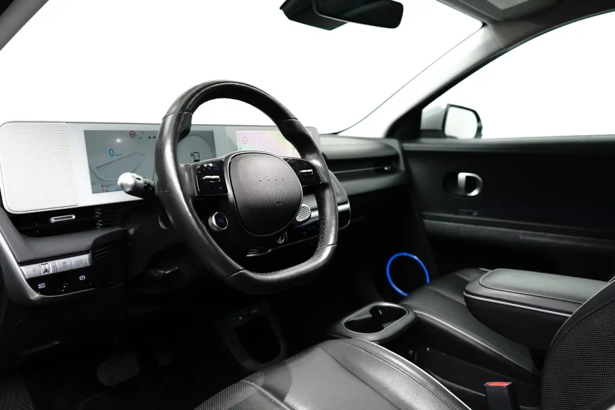 Connect 77,4 kWh | SOH 100% / Elektrische achterklep / Rondomzicht camera / Warmtepomp / Climate control / Stuur- Stoel & Achterbank verwarming / Adaptief cruise control / | Achteruitrijcame
